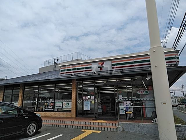 コンビニ　セブンイレブン 摂津鳥飼本町5丁目店（コンビニ）まで729m