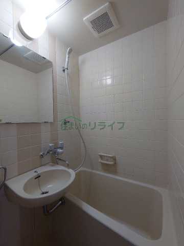 バス・シャワールーム　別部屋の参考写真で御座います。