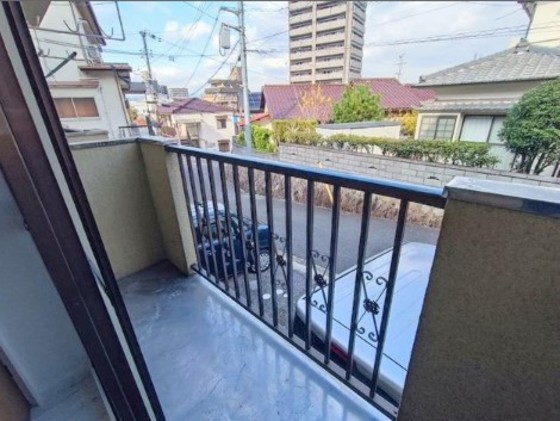 バルコニー　※ほかの部屋の写真です。