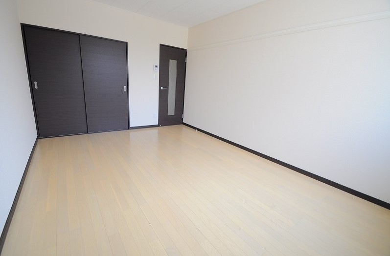 居室・リビング　同タイプ参考写真です。※１階のみフローリングとなります