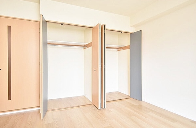 収納　縦にも横にも大きなクローゼット