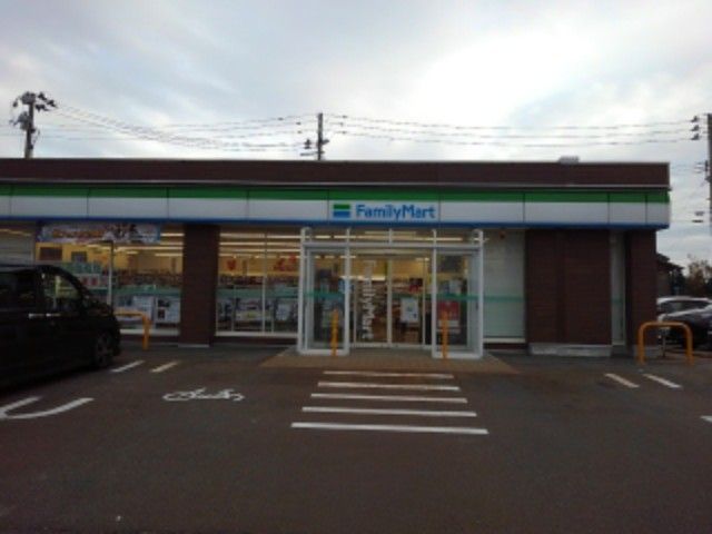 コンビニ　ファミリーマート阿賀野南安野店（コンビニ）まで600m