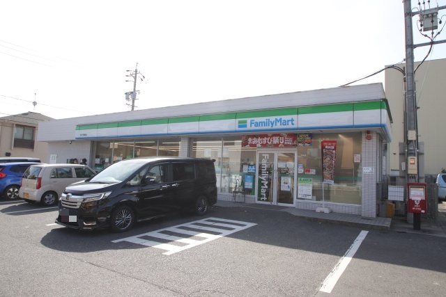 コンビニ　ファミリーマート　長久手蟹原店（コンビニ）まで300m