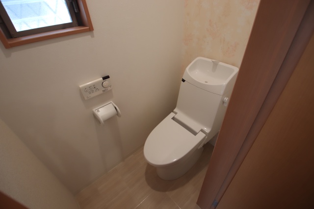 トイレ　※別室の参考写真の為、現況優先です。