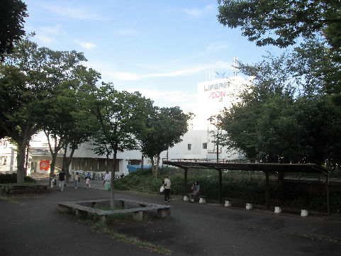 ショッピングセンター　イオンニューライフタウン店（ショッピングセンター）まで510m