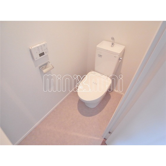 トイレ　温水洗浄便座