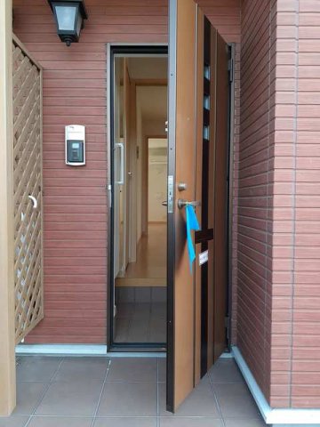 エントランス　落ち着いたエントランスです