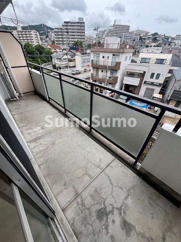 バルコニー　外からの目が気にならないバルコニーで洗濯物が干せます