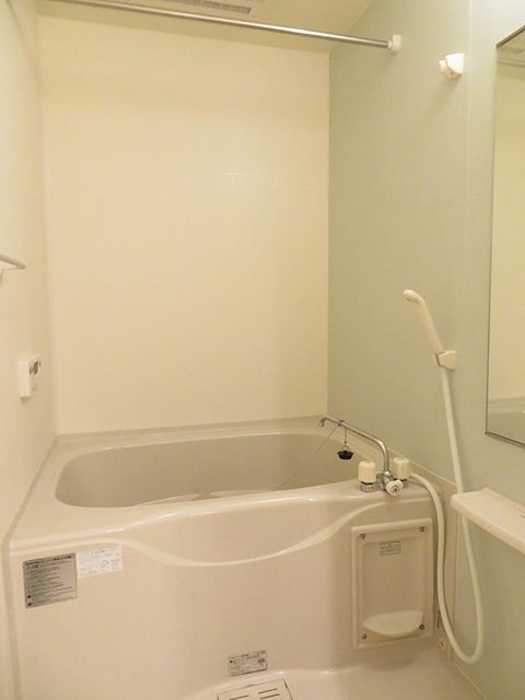 バス・シャワールーム　追焚き機能付きです。