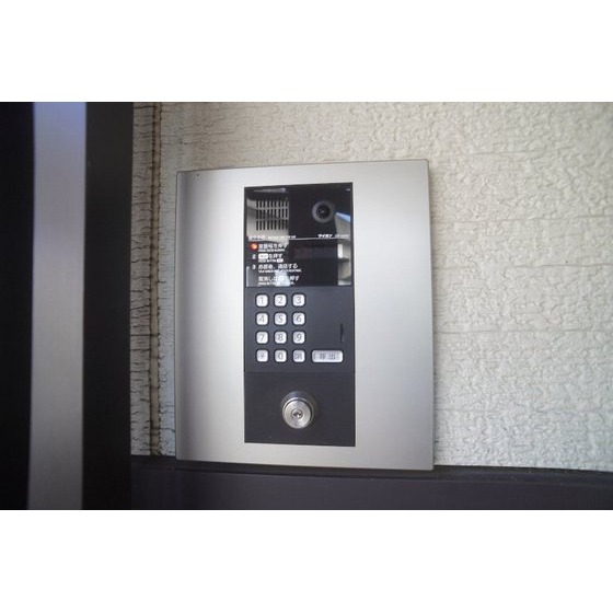 その他　共用エントランスにはオートロックあり