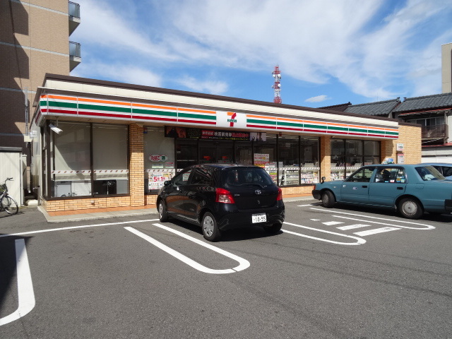 コンビニ　セブンイレブン新潟上大川前通4番町店（コンビニ）まで194m