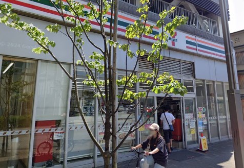 コンビニ　セブンイレブン（コンビニ）まで30m