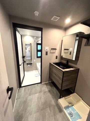 洗面設備　☆室内洗濯機置き場☆■収納＆鏡付き独立洗面台♪