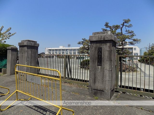 小学校　西春小学校（小学校）まで706m