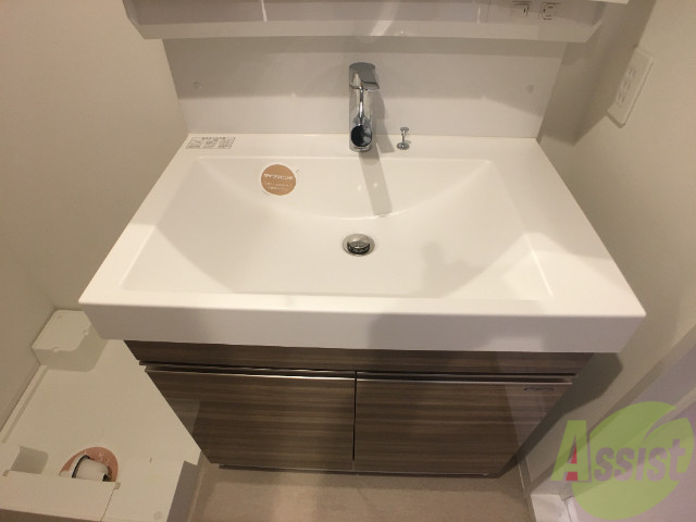 洗面設備　独立洗面台です。朝の身支度が楽しくなりそうですね。