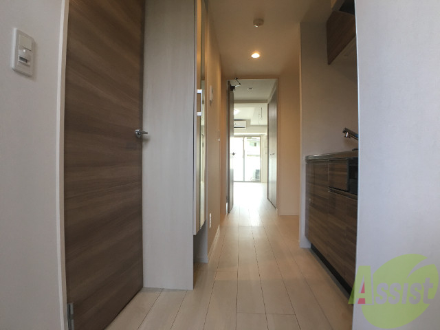 玄関　玄関から撮影しました。長い廊下は走りたくなりますね。