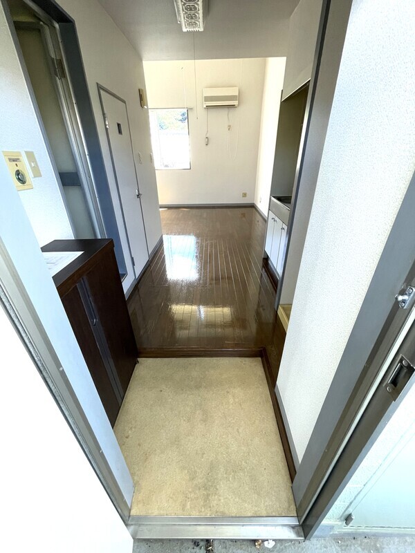 玄関　別部屋の参考写真です。