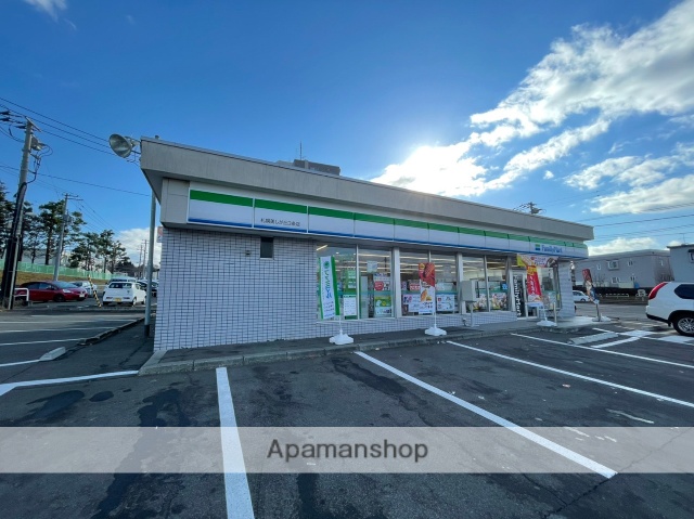 コンビニ　ファミリーマート（コンビニ）まで576m