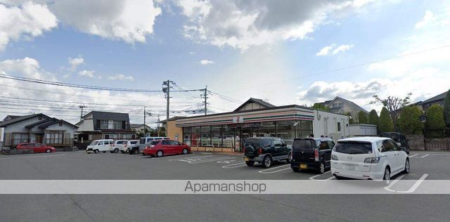 コンビニ　セブンイレブン（コンビニ）まで745m