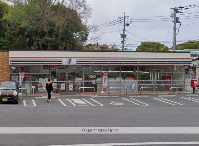 コンビニ　セブンイレブン（コンビニ）まで610m