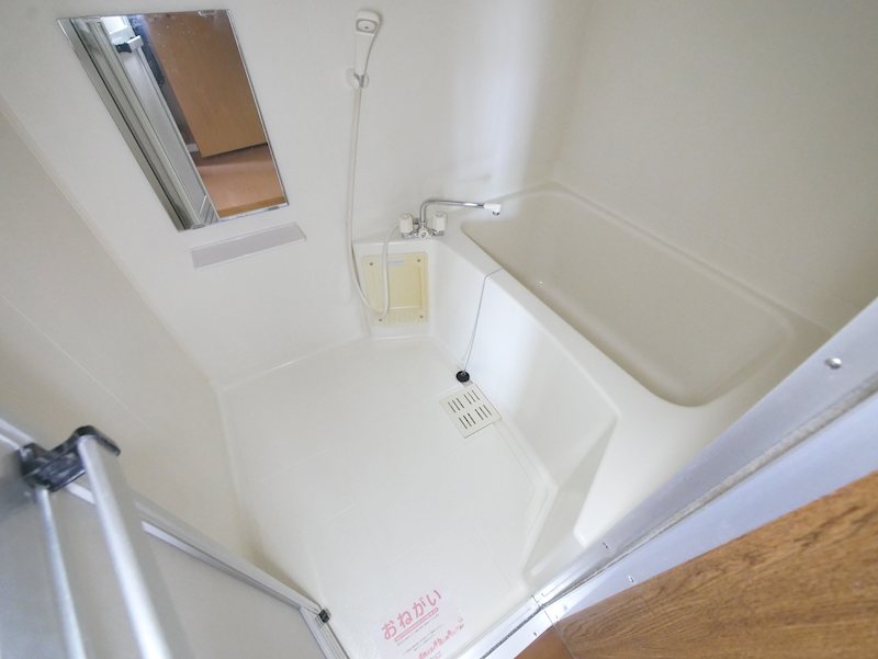 バス・シャワールーム　シャワー