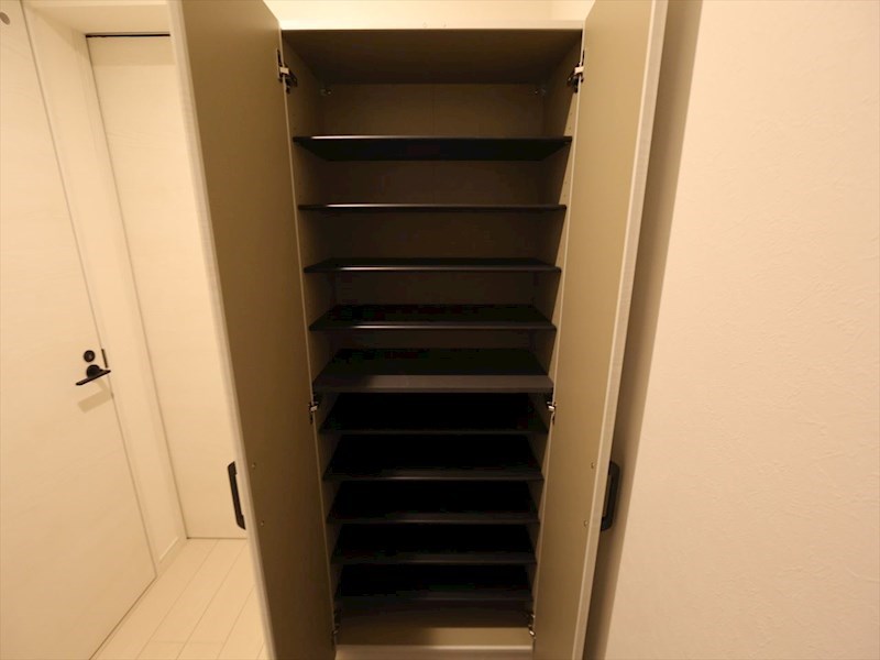 玄関　玄関　シューズボックス付（収納充実してます）