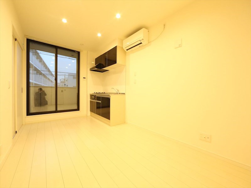 バルコニー　ＬＤＫ8.1帖　システムキッチン　エアコン完備　バルコニー