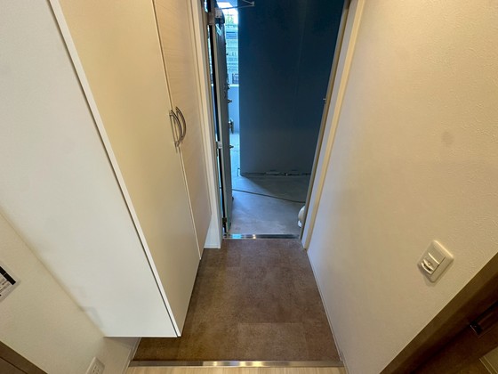 玄関　※別部屋の写真です。