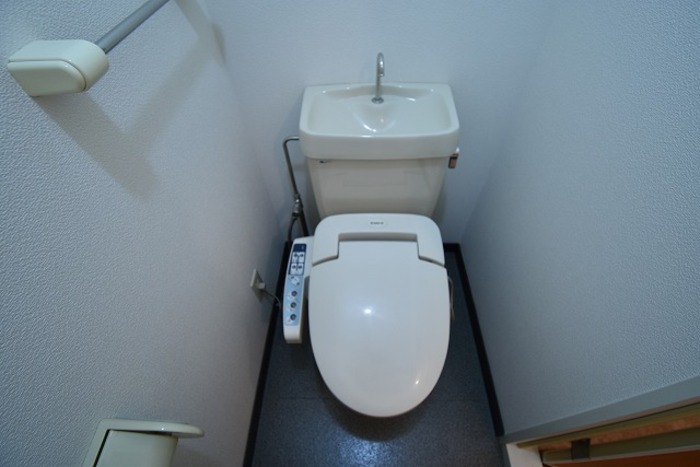 トイレ　温水洗浄暖房便座