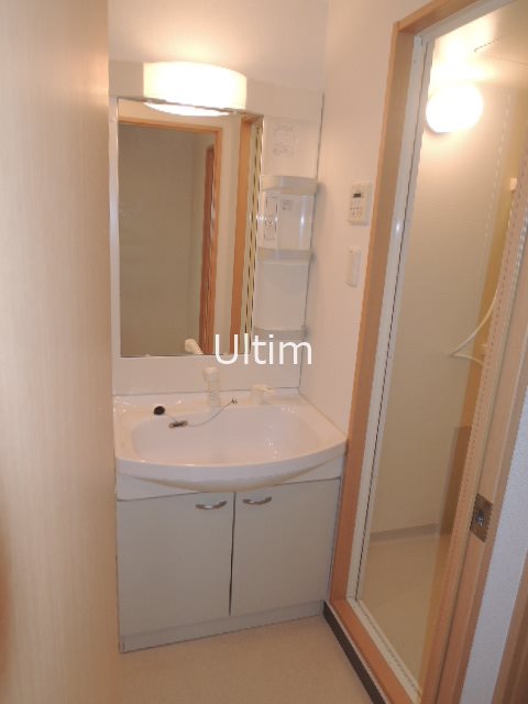 洗面設備　違うお部屋の写真です。ご参考までに