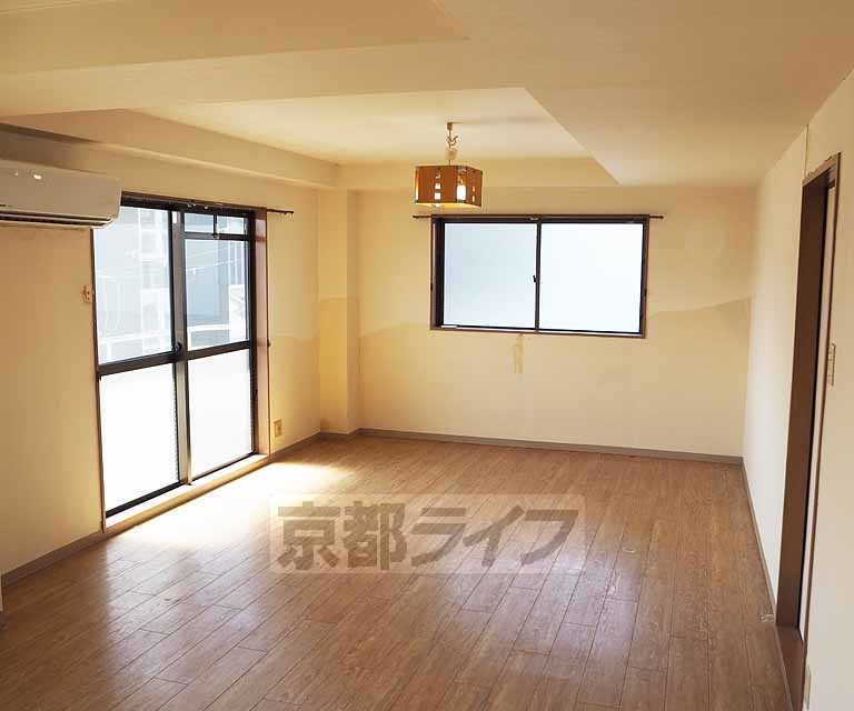 居室・リビング　とても広々としています。