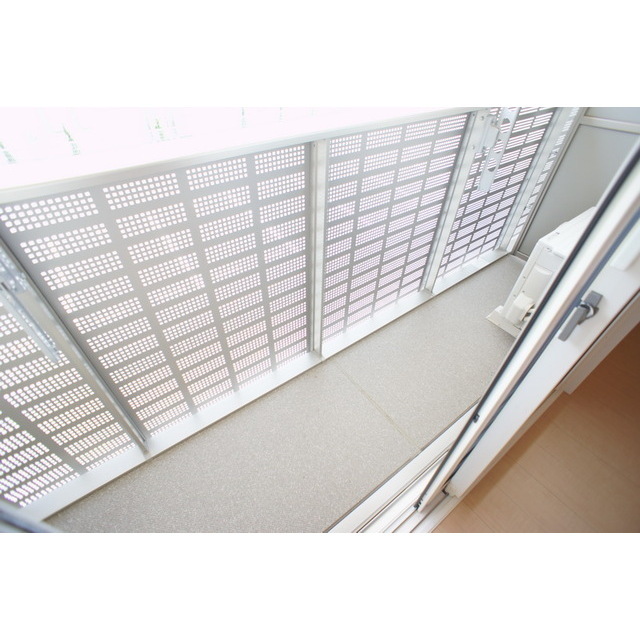 バルコニー　毎日の洗濯物干しにお使い下さい