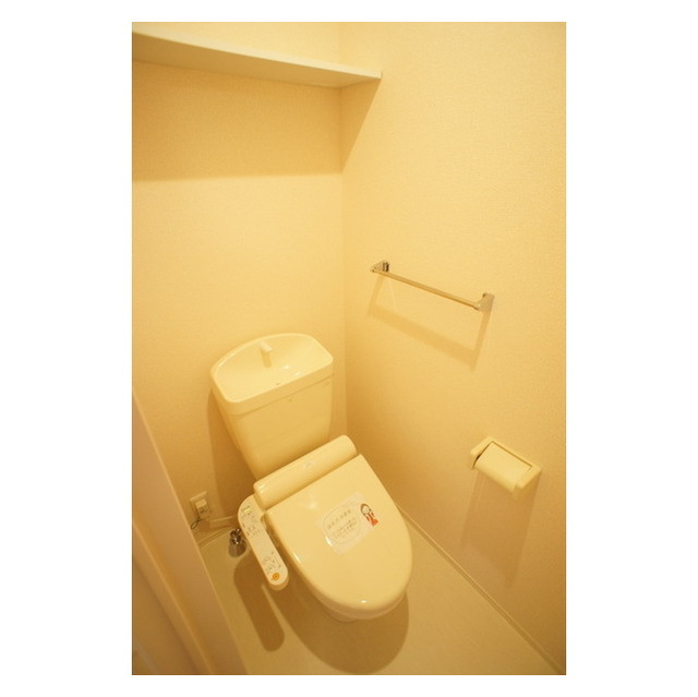 トイレ　気遣いを感じる棚やホルダー