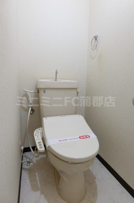 トイレ　温水洗浄便座付き