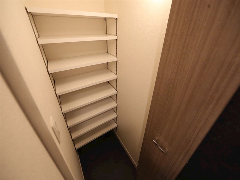 玄関　玄関　シューズクローク付（収納充実してます）