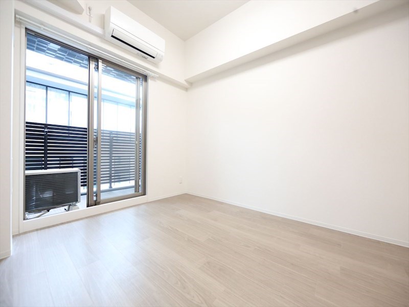 バルコニー　洋室6.9帖　エアコン完備　バルコニー