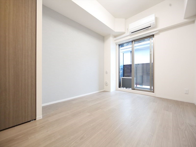 居室・リビング　洋室6.9帖　エアコン完備　バルコニー