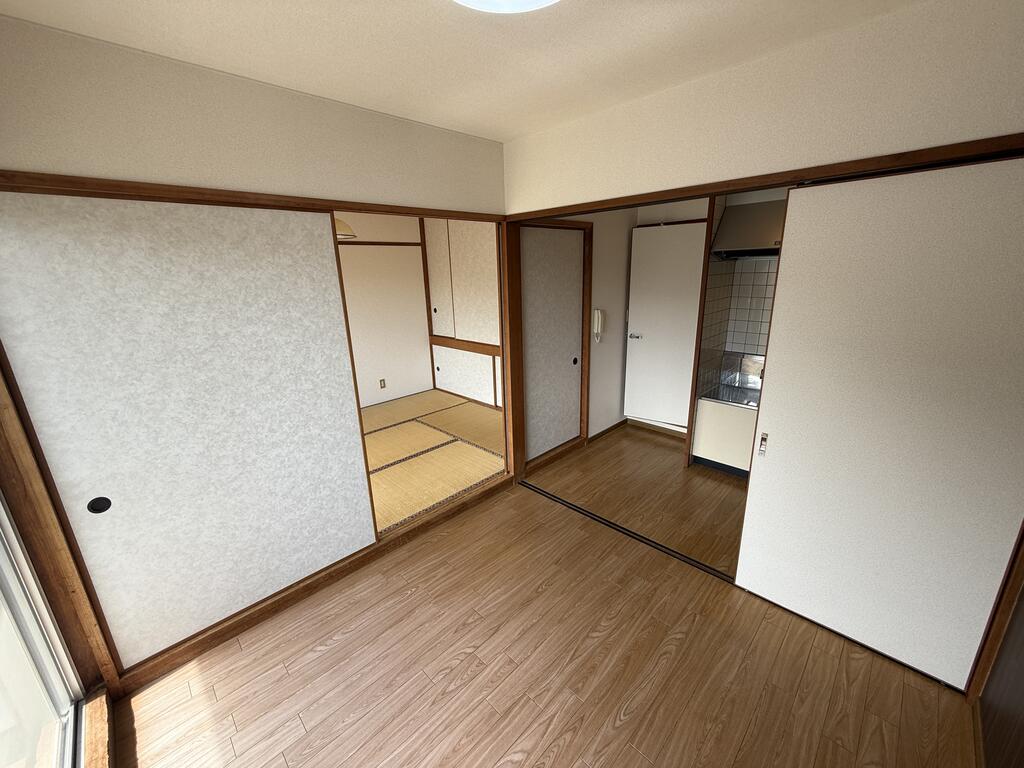 エレガンスヴィラ清武の居間写真