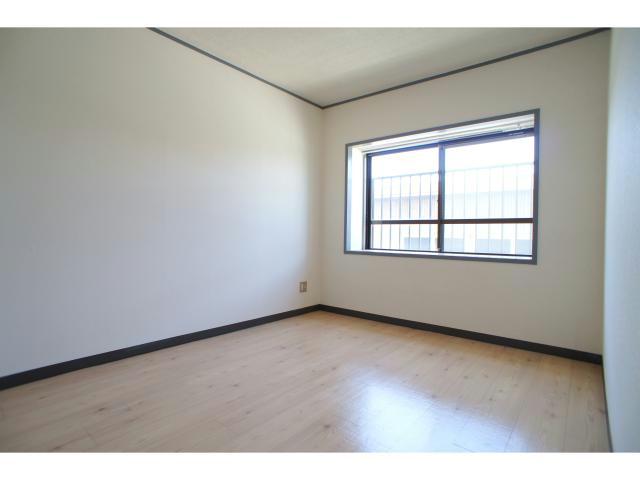 居室・リビング　出窓あり♪