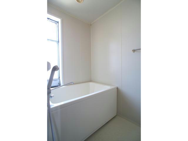 バス・シャワールーム　窓があって明るい浴室♪