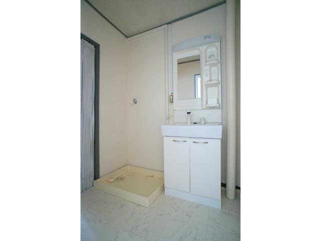 洗面設備　シャワー付き独立洗面台♪