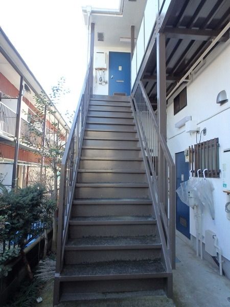 エントランス　～お部屋に続く階段です～