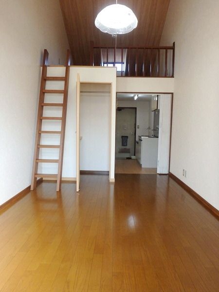 居室・リビング　～６帖のお部屋です～