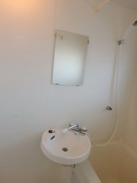 洗面設備　～洗面台と鏡付き！～