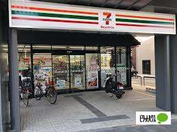 コンビニ　セブンイレブンハートインＪＲ梅小路京都西駅前店（コンビニ）まで198m