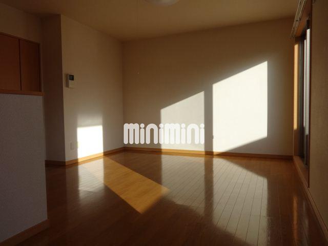 居室・リビング　開放的で明るいリビング。