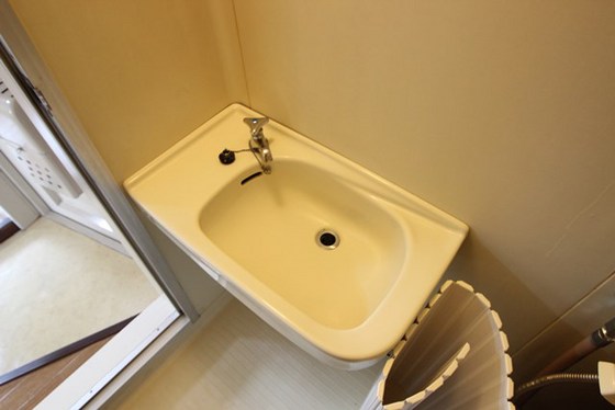 洗面設備　※別号室の写真です