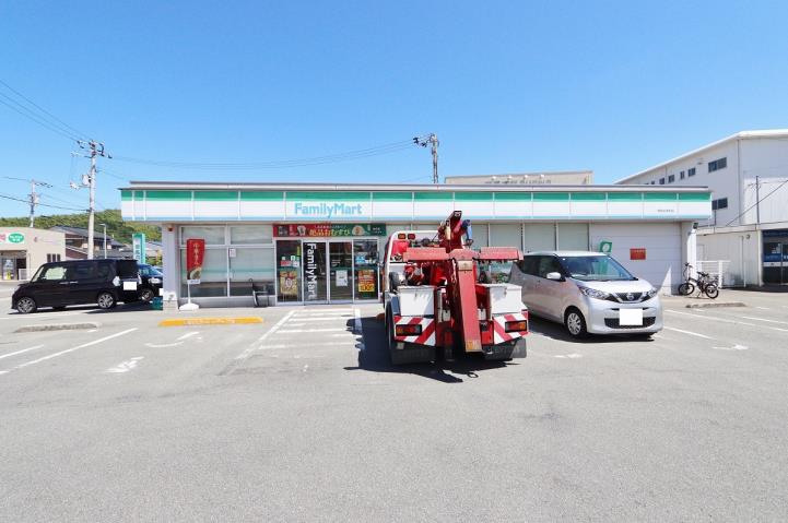 コンビニ　ファミリーマート 徳島大原町店（コンビニ）まで212m