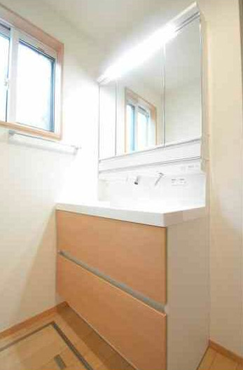 洗面設備　使いやすい独立洗面台です