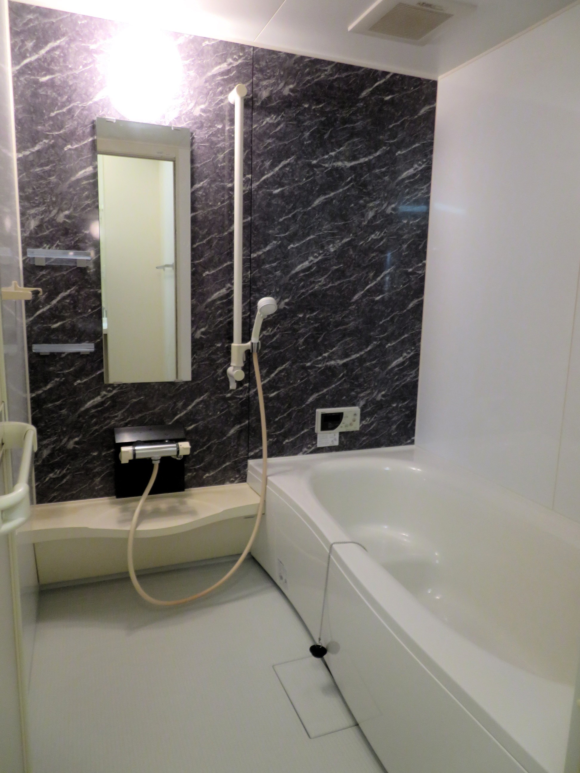 バス・シャワールーム　一坪風呂です！